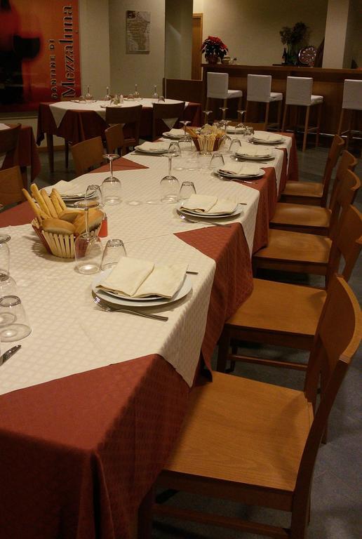 Agriturismo Mezzaluna Hotel Montalto Pavese Kültér fotó